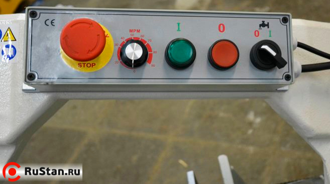 Скорость полотна плавно регулируется потенциометром на панели управления. Скорость движения полотна составляет 20-90 м/мин, что превышает показатели большинства аналогов. фото №5 Скорость полотна плавно регулируется потенциометром на панели управления. Скорость движения полотна составляет 20-90 м/мин, что превышает показатели большинства аналогов. фото №5