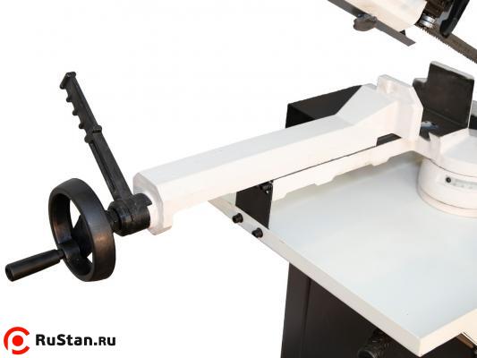 За надежное закрепление заготовки на станке отвечают тиски. Они приводятся в движение маховиком и надежно фиксируются фото №12 METAL MASTER BSM-170E фото №12