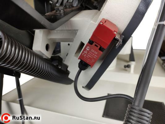 Концевой выключатель кожуха полотна обеспечивает безопасную работу оператора. фото №11 METAL MASTER BSM-250 SAF фото №11