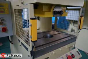 Ограждение, фотозащита, Т-образные пазы по желанию Заказчика, в зависимости от оснастки фото №3 пресс КД2126 фото №3