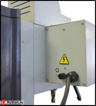 Все необходимое для обслуживания вынесено на корпус: ввод питания с предохранителем и масленки вертикальных направляющих. фото №23 BF 20 Vario фото №23