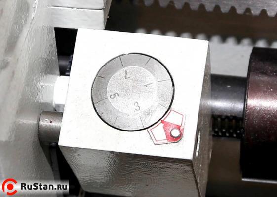 Для удобства нарезания резьбы станок оснащен 7-позиционным резьбоуказателем. фото №5 METAL MASTER X3275M фото №5