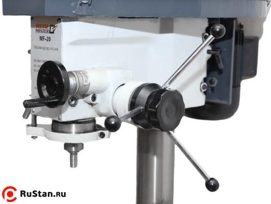 Вертикальный шпиндель снабжен звездчатой рукояткой быстрой подачи пиноли. фото №10 Вертикальный шпиндель снабжен звездчатой рукояткой быстрой подачи пиноли. фото №10