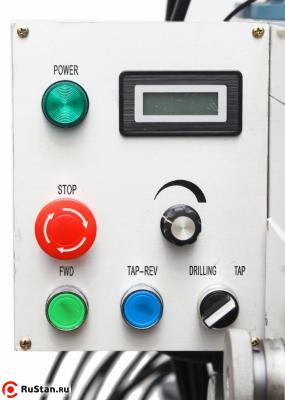 Панель управления фрезерной головкой оснащена цифровым индикатором оборотов шпинделя. фото №4 Панель управления фрезерной головкой оснащена цифровым индикатором оборотов шпинделя. фото №4