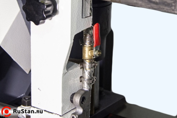 Станок оснащен системой подачи СОЖ с удобно расположенной емкостью и раздельным регулированием расхода охлаждающей жидкости. фото №5 METAL MASTER MGH-350Z фото №5