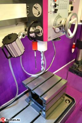 Радиально-сверлильный станок OPTIMUM DR4 - рабочий стол и органы управления фото №6 Радиально-сверлильный станок OPTIMUM DR4 - рабочий стол и органы управления фото №6