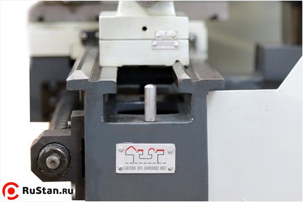 Рекордная в своем классе ширина чугунной станины 180 мм, что значительно увеличивает жесткость работы станка и влияет на точность обработки. фото №14 Metal Master MML 2870V фото №14